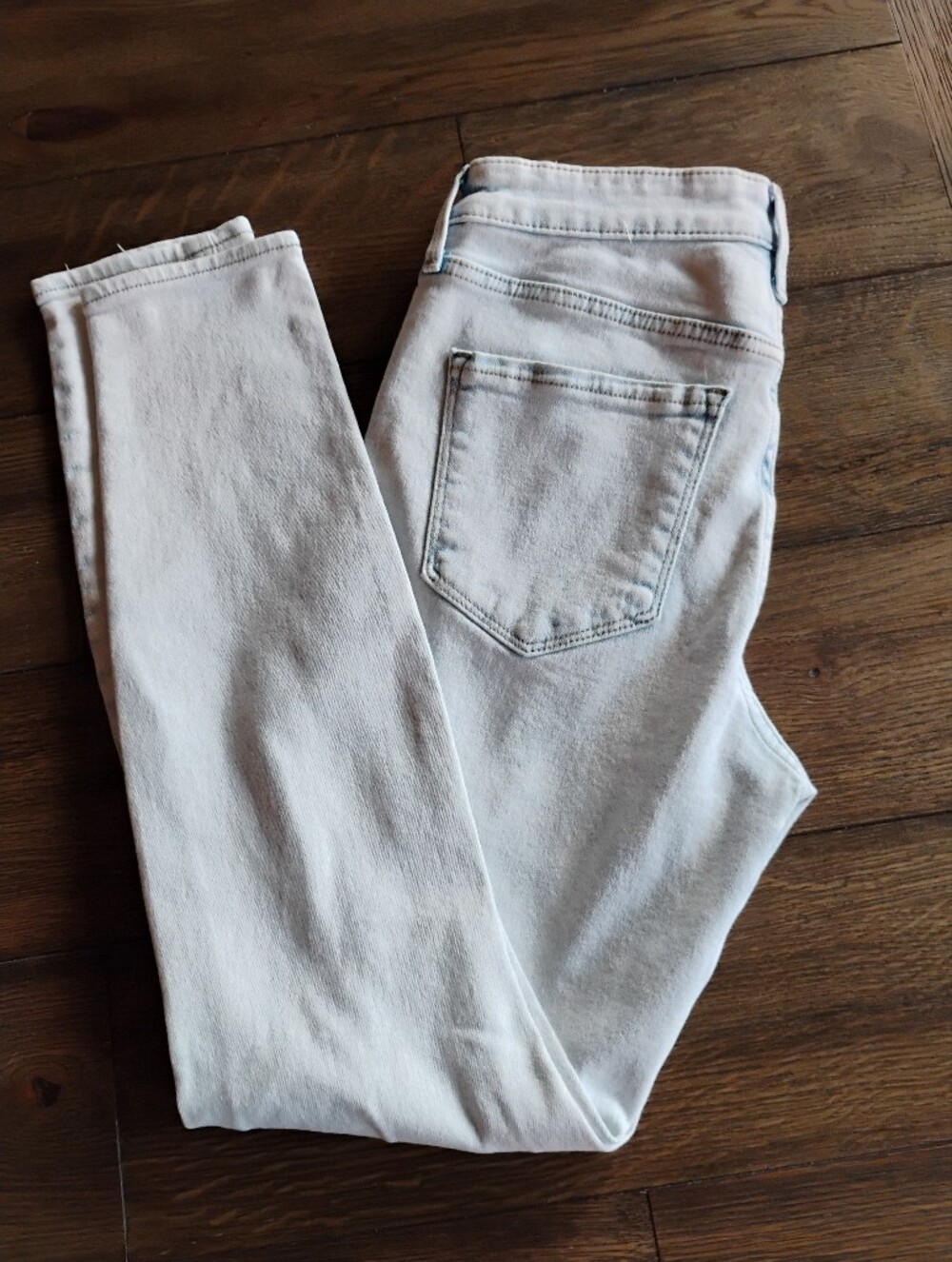 Old Navy Women’s Skinny Jeans in Light Blue Wash